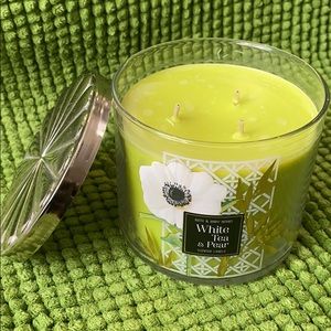 Bath & Body Works candle